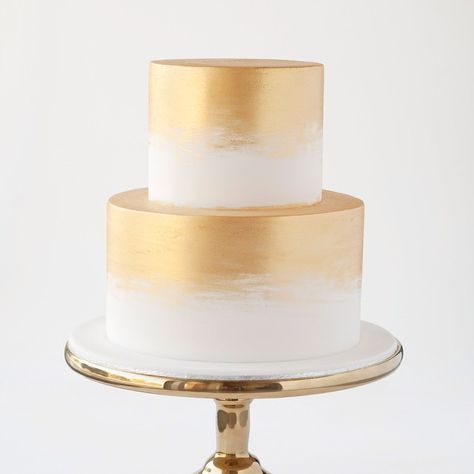 “Brushed gold, awaiting fresh blooms in pinky tones at #carouselalbertpark @foodanddesire” Golden Anniversary Cake, Golden Wedding Cake, Golden Wedding Anniversary Cake, 50th Wedding Anniversary Cakes, 50th Anniversary Cakes, White And Gold Wedding, Golden Cake, Wedding Anniversary Cakes, Hand Painted Cakes