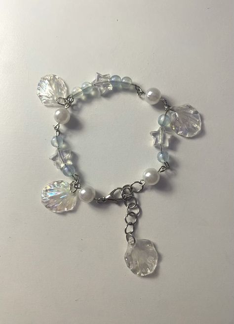 white pearl and blue translucent bead bracelet with transparent stars and dangling seashell charms Ocean Inspired Bracelet, Ocean Charm Bracelet, Ocean Jewelry Aesthetic, Siren Bracelet, Gelang Aesthetic, Ocean Theme Jewelry, Pearl Aesthetic, Ocean Bracelet, Mermaid Core