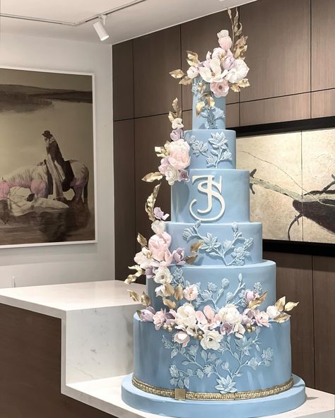 Cakes By Mannix 黃欽榮 (@cakesbymannix) • Instagram photos and videos Cinderella Themed Wedding Cake, Interesting Wedding Cakes, Fairytale Wedding Cake, Cakes Quinceanera, Wedding Cake Blue, Luxury Wedding Cake Design, Fairy Tale Wedding Cake, Blue Wedding Cake, Cake International