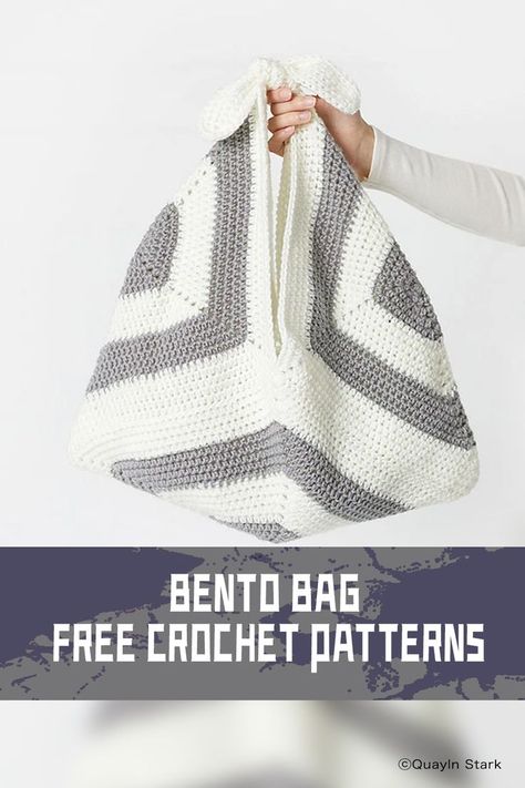 These Japanese-inspired bags are practical, stylish, and perfect for carrying all kinds of things. And the best part? You can easily crochet your own bento bag with one of these FREE Crochet Bento Bag Patterns. Crochet Lunch Bag, Lunch Bags Pattern, Bento Bag, Crochet Strawberry, Bento Bags, Bag Pattern Free, Free Crochet Patterns, Bear Pattern, Worsted Weight Yarn