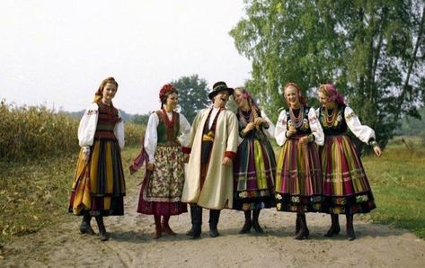 Folk Photoshoot, Monika Core, Polish Core, Slavic Aesthetic, Polish Folklore, Ukrainian Wedding, Bohemian Culture, Polish Heritage, Polish Traditions