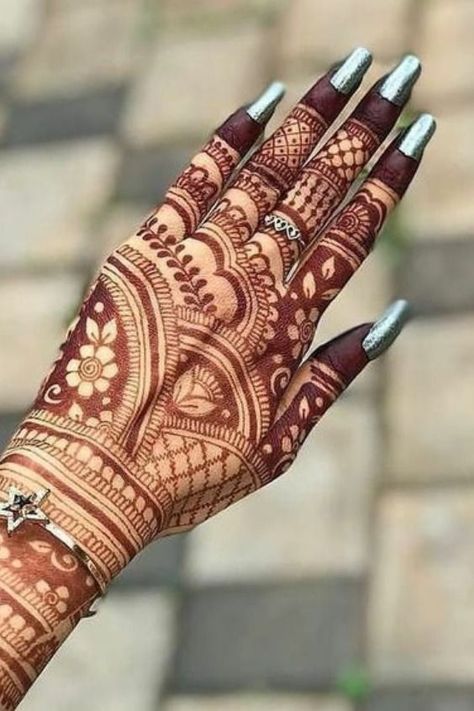 Beautiful Simple Mehndi Design, Front Mehndi Design, Khafif Mehndi Design, Mehndi Designs Bridal Hands, Mehndi Designs For Kids, Simple Mehndi Designs Fingers, Very Simple Mehndi Designs, Modern Mehndi Designs, Pretty Henna Designs