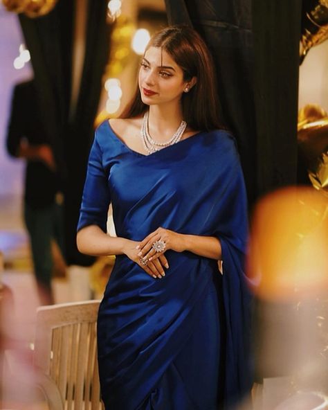 Simple Saree Look For Function, Sonya Hussyn, Blue Silk Saree, Sarees For Girls, Simple Saree Designs, Fancy Sarees Party Wear, Desi Fashion Casual, Simple Sarees, Indian Fashion Saree