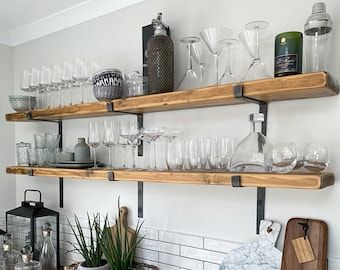 Diy Bar Shelf Ideas, Diy Bar Shelves, Small Kitchen Look Bigger, Bar Shelf Ideas, Shelves Industrial, Rustic Wood Floating Shelves, Industrial Floating Shelves, Wooden Floating Shelves, Farmhouse Shelves