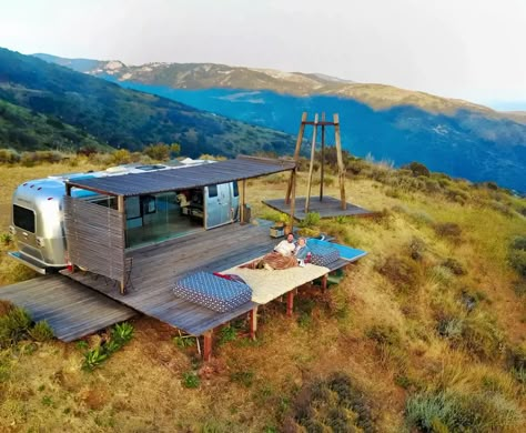 The Best Malibu Airbnb: The Airstream Dream Airstream Living, Airstream Interior, Future Buildings, Glamping Site, Airstream Trailers, Trailer Home, Camper Life, Container House Design, Tiny House Cabin