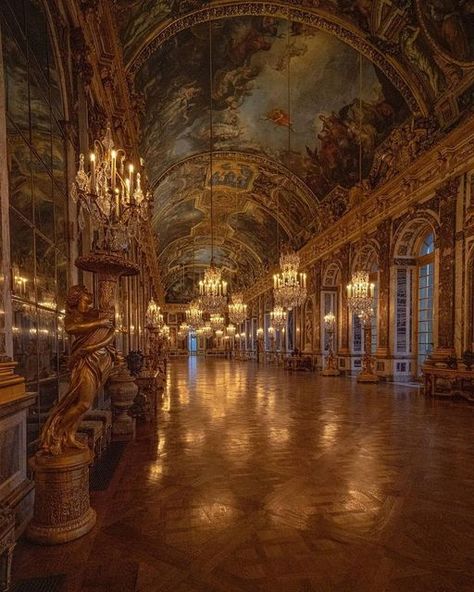 TRAVELLING THROUGH THE WORLD © on Instagram: "Château de Versailles ❤️ 🇫🇷 Photos by @jbperraudin Tag your best travel photos with #travellingthroughtheworld" French Palace, Palace Architecture, The Palace Of Versailles, French Royalty, Palace Interior, Hall Of Mirrors, Paris Luxury, French Architecture, Palace Of Versailles