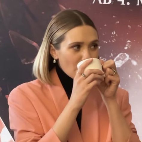 Avengers Funny, Marvel Funny, Elizabeth Olsen, Marvel Memes, Avengers Assemble, Scarlet Witch, Funny Faces, Reaction Pictures, Drinking Tea