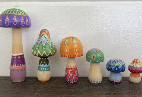 Painted Wooden Mushrooms, Wood Mushrooms, Painted Mushrooms, Wooden Mushrooms, Gnome Village, Mushroom Paint, Mushroom Crafts, Wood Peg Dolls, Paint Acrylic