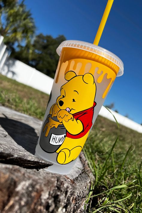 Excited to share this item from my #etsy shop: Winnie the Pooh Honey Drip Personalized Venti Size Cup | Personalized Tumbler | Disney Cups https://etsy.me/3rclhsY Vaso Starbucks, Tumbler Aesthetic, Copo Starbucks, Disney Coffee, Starbucks Cup Design, Starbucks Cup Art, Starbucks Design, Winnie The Pooh Honey, Disney Starbucks