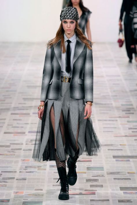 Christian Dior, fall ’20, Paris Fashion Week, outfit with combat boots and plaid blazer. #dior #christiandior #fallfashion #pfw #runway Dior Boots Outfit, Christian Dior Ready To Wear, Dior Fall 2020, Dior Ready To Wear, Plaid Outerwear, Combat Boot Outfits, Combat Boot Outfit, Dior Boots, Neon Signage