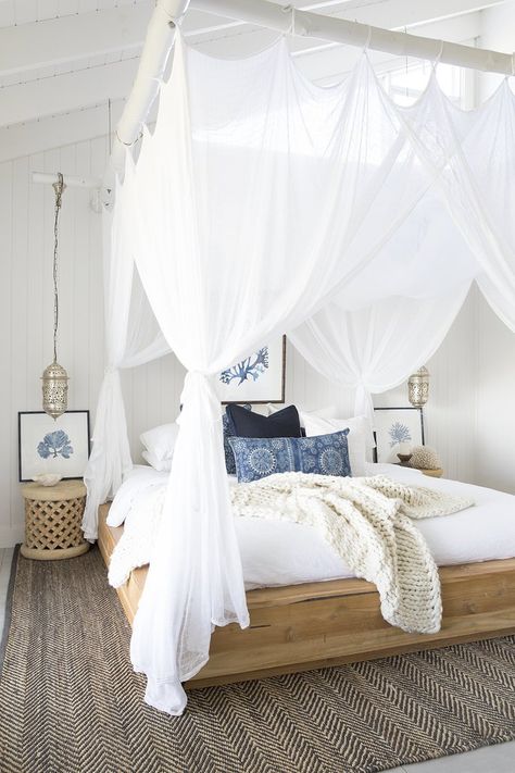 Bedroom Bohemian Style, Grey Interior Doors, Bedroom Bohemian, Moroccan Bedroom, Tropical Bedrooms, Coastal Interiors Design, Boho Chic Bedroom, Relaxing Bedroom, Coastal Bedrooms