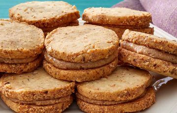 Almond-Shortbread Sandwich Cookies Peanut Butter Shortbread Cookies, Filled Shortbread Cookies, Shortbread Cookie Recipes, Peanut Butter Shortbread, Best Shortbread, Superbowl Desserts, Recipes For The Holidays, Homemade Almond Butter, Cookie Sandwich Recipes