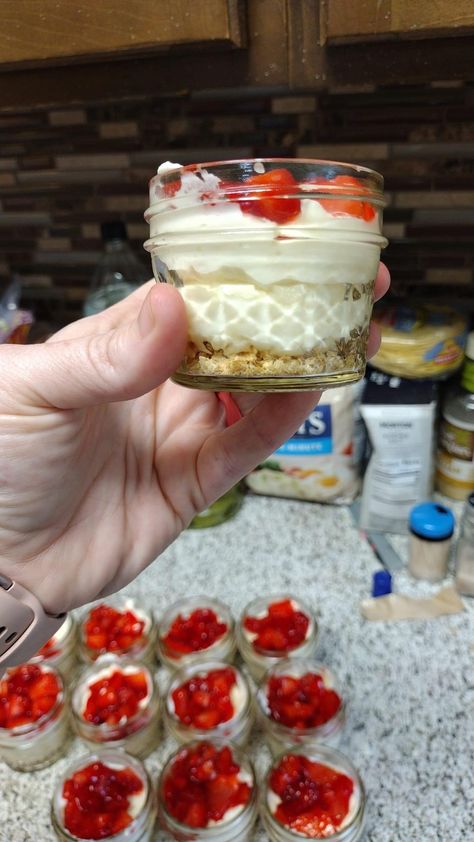 Strawberry Cheesecake In A Jar, Weight Watchers Cheesecake, No Bake Strawberry Cheesecake, Sugar Free White Chocolate, Work Recipes, Cheesecake In A Jar, Sugar Free Cheesecake, Creamy Pudding, Sugar Free Pudding