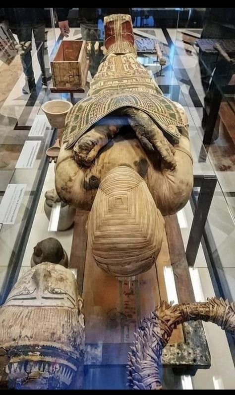 #pharaonices Mummy Museum, Thinking About The Past, No Technology, Egyptian Man, Egypt Mummy, Egiptul Antic, Arsitektur Masjid, Egyptian Mummies, Egyptian Culture