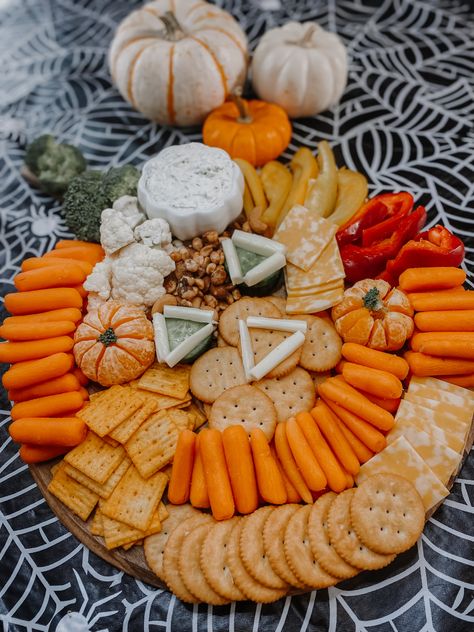 Orange Bring A Board Night, Orange Foods Charcuterie Board, Carrot Charcuterie Board, Green And Orange Charcuterie, Orange Board Night Ideas, Orange Bring A Board, Orange Snack Board, Orange Color Charcuterie Board, Yellow And Orange Charcuterie Board