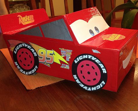 Lightning McQueen valentines box. | Flickr - Photo Sharing! Mcqueen Costume, Lightning Mcqueen Costume, Flash Mcqueen, Valentine Boxes For School, Cardboard Box Car, Kids Valentine Boxes, Valentines Bricolage, Valentine Card Box, Cardboard Car