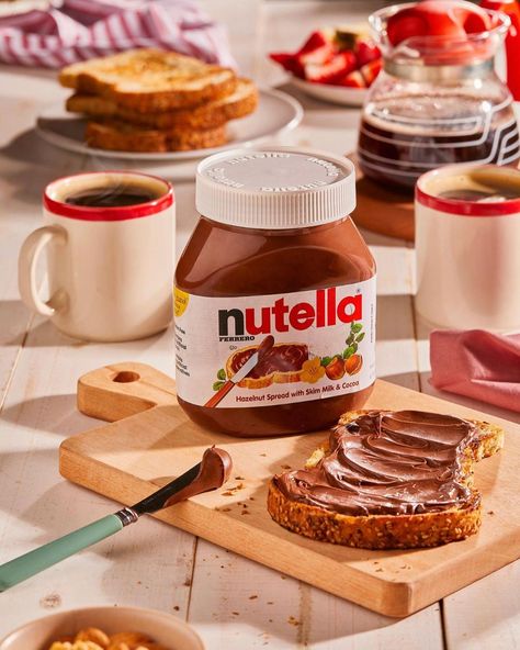 Nutella Photography, Nutella Bread, Ilmu Ekonomi, Hazelnut Spread, Creative Pictures, Skim Milk, Nutella Bottle, Small Art, Product Photography