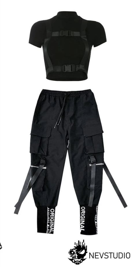 Tech Ware, Female Techwear, Techwear Shorts, Top Streetwear Brands, Top Streetwear, Clothes Shopping, Clothing Details, Edgy Outfits, Street Style Outfit