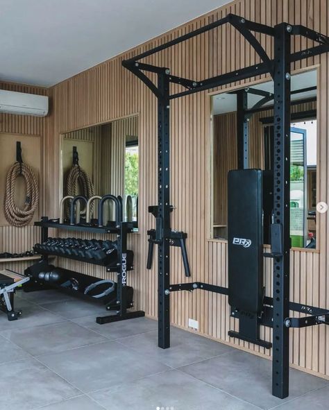 Home Gyms Ideas Garage, Basement Home Gym, Dream Home Gym, Workout Room Home, Home Gym Garage, Gym Setup, Basement Gym, Gym Room At Home, Gym At Home