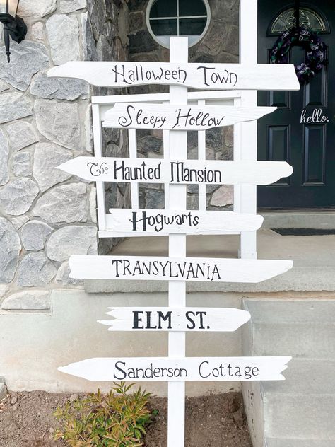 Diy Halloween Yard Decorations, Diy Halloween Yard, Harry Potter Potion Bottles, Halloween Yard Decorations Diy, Halloween Signs Diy, Halloween Yard Signs, Spooky Diy, Direction Sign, Diy Harry Potter