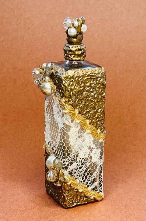 HAND DECORATED VINTAGE Perfume Dresser Bottle Victorian Lace & Jewels $69.95 - PicClick Perfume Dresser, Bottle Decoupage, Soda Bottle Crafts, Bottle Decorations, Gold Bottle, Bead Bottle, Gold Bottles, Perfume Jewelry, Decorated Bottle