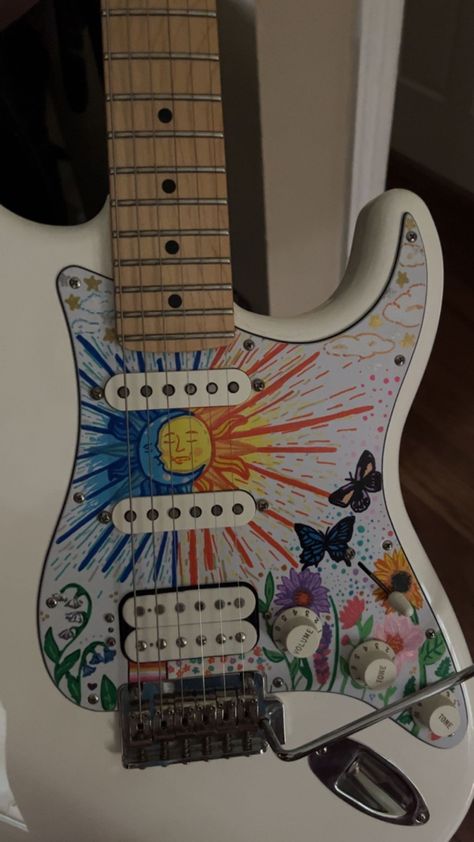 Bass Guitar Decoration, Painting Electric Guitar, Hand Painted Electric Guitar, Pick Guard Design, Pick Guard Art, Custom Guitar Paint, Painted Guitar Picks, Painted Pickguard, Painted Guitar Acoustic