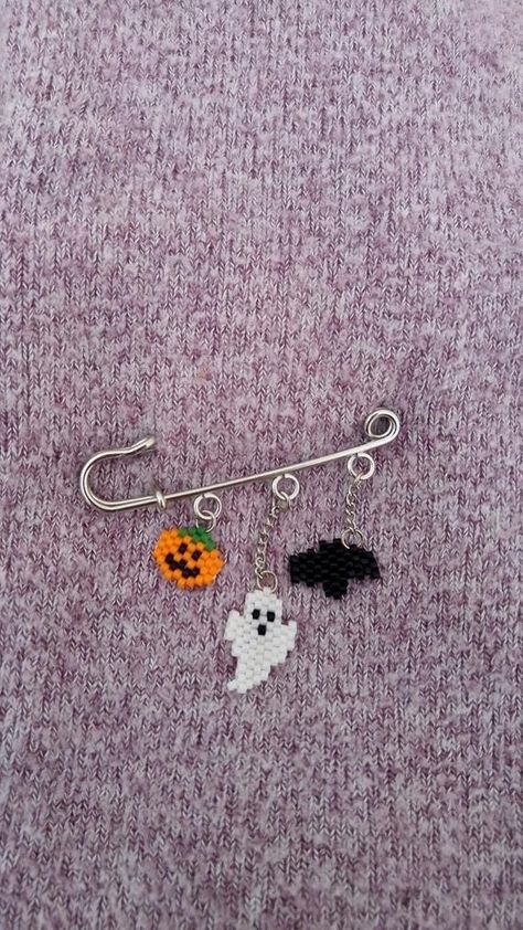 Miyuki Brooch, Halloween Beaded Jewelry, Miyuki Beads Pattern, Beading Loom, Seed Bead Crafts, Loom Jewelry, Beads Craft Jewelry, Motifs Perler, Halloween Beads