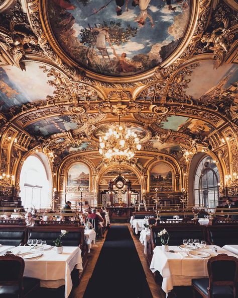 This Restaurant Inside a Parisian Train Station Feels Like a Luxury Railcar Le Train Bleu Paris, Restaurants In Paris, Blue Train, Luxury Restaurant, Paris Restaurants, Outfit Aesthetic, Travel Hacks, Train Travel, Paris Travel