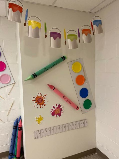 Art Area Kindergarten, Creative Corner Ideas Classroom, Art Corner Classroom Preschool, Birthday Corner Classroom Ideas, Art Center Preschool, Elementary Art Rooms, Daycare Decor, Diy Classroom Decorations, Preschool Classroom Decor