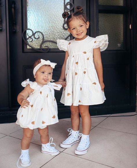 #adorable #kids #kiddos #outfits #style #stylish #blogger #converse Converse Outfit, Baby Converse, Kids Converse, Outfits With Converse, Couples Poses For Pictures, Girls Wear, Couple Posing, Baby Wearing