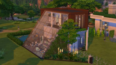 These glass roofs got my creative juices flowing Triangle House, Contemporary House Exterior, Sims 4 House Design, Casas The Sims 4, Sims House Plans, Sims House Design, Glass Roof, Sims 4 Build, House Roof