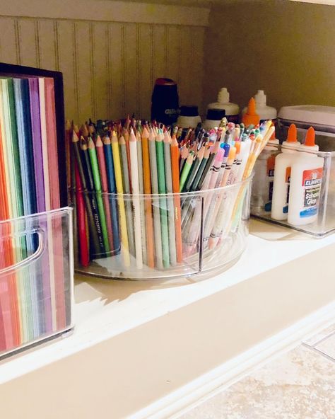 Arts and crafts organization might be on your mind now that school is out and kiddos are home. All those categories can be daunting to organize, but we have solutions! Here’s a look at several ways we tackled them. No need to figure it out on your own…we can do this for you too. Click the link to learn more and request your complementary consultation ✂️🖊️🎨📝 #kidspace #artsandcraftsorganizing #organizedkids #kidsroom #artrooms #craftrooms #craftstorage #houstonhomeorganizer #nwhoustonmom... Arts And Crafts Organization, Kids Art Storage, Kids Homework Station, Preschool Tables, Crayon Storage, Crafts Organization, Crayon Organization, Homework Station, Kids Homework