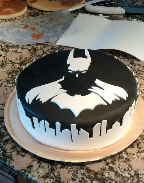 3d Dort, Birthday Cake For Boyfriend, Batman Cake, Batman Birthday, Superhero Cake, Cupcake Cake, Superhero Birthday, Dc Comic, Grooms Cake