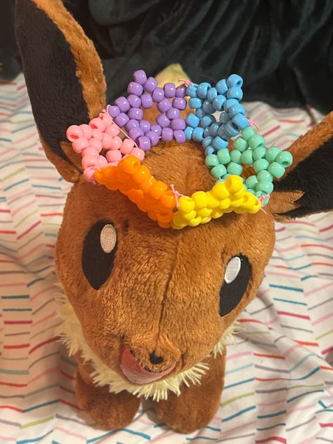 Eevee wearing my kandi crown Kandi Star Crown Tutorial, Kandi Crown Tutorial, Kandi Crown, Kandi Star Cuff Tutorial, Kandi Tut, Kandi Core, Kandi Star, Gir Kandi Cuff Pattern, X Cuff Kandi