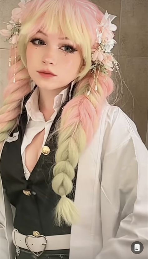 Demon Slayer Mitsuri Kanroji Cosplay, Mitsuri Inspired Makeup, Mitsuri Cosplay Makeup, Mitsuri Hair Dye, Cute Cosplay Outfits, Mitsuri Makeup, Anime Cosplay Ideas Female, Cosplay Ideas Women Anime, Female Anime Cosplay Ideas