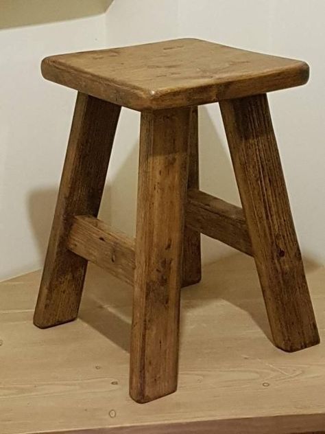 #Barchair #barstool #barchairs #barstools #counterstool #barcounterstool #barfurniture #barandbarstools #diningroomwithbar #barchairsdiy #barseats #homebars #barstoolsupholstered #leatherbarchairs #barheightchairs #barstoolchairs #farmhousebarstools #barstoolideas #stoolsbar #diybarstools #stools #barwithstools #smallbarstools #barstoolsdiy Wooden Stools Diy, Diy Bedside Table, Side Table Rustic, Dining Chair Makeover, Diy Bar Stools, Diy Stool, Rustic Stools, Cottage Style Kitchen, Rustic Side Table