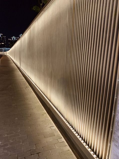 Facade Linear Lighting, Outdoor Linear Lighting, Residential Facade Lighting, Uplights Outdoor, Wallwasher Lighting, Outdoor Uplighting, Facade Lighting Design, Hardscape Lighting, Car Porch Design