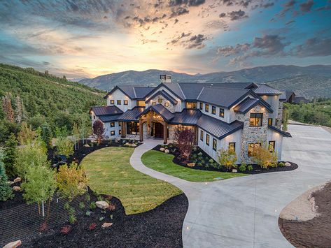 Home by Tekton Builders. Photo courtesy Park City Showcase of Homes. Luxury Houses Mansions, Dream Life House, Dream Mansion, Luxury House Plans, House Exteriors, Dream House Rooms, App Covers, Cute House, Luxury Homes Dream Houses