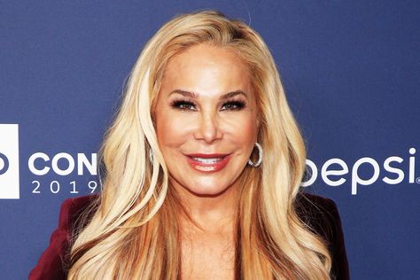 Adrienne Gives a Peek at Her Son’s Dorm Room (PICS) The Real Housewives of Beverly Hills alum shared the “bare necessities” of her son’s room for his first year of college.  Cynthia Robinson Adrienne Maloof is helping her son move into his college dorm and documenting the bittersweet process. See the photos! Adrienne Maloof, Room Pics, Freshman Dorm, First Year Of College, Real Housewives Of Beverly Hills, Bravo Tv, Housewives Of Beverly Hills, Bare Necessities, Freshman Year