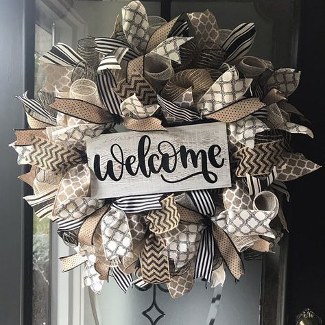 Wreath For Black Front Door, White Wreath Diy, Burlap Wreath Ideas, Welcome Wreaths For Front Door, White Wreaths, Black And White Farmhouse, Rag Wreaths, Door Wreaths Burlap, Burlap Wreath Tutorial