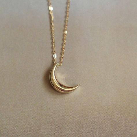 custom order takes 3-4 weeks to ship  each order is for ONE SINGLE CHARM  chain is NOT included (sold separately in store )  size:   moon 12.5mm . hole 3.5x 1.8mm Material: 9 karat. Only solid gold. NO gold filled / NO gold plating.    Gold Info:  24K gold is 100% pure 18K contains 75% gold and 25% alloyed metals 14K is 58% gold and 42% alloyed metals 9K contains 9 parts pure gold and 15 parts additional metals such as silver, tin, nickel, zinc, palladium, etc. ---------------------------------- 14k Gold Choker Necklace, Crescent Moon Necklace Gold, Neck Pieces Jewelry, Gold Moon Necklace, Celestial Necklace, Chic Necklace, Moon Pendant Necklace, Wedding Gifts For Bridesmaids, Crescent Moon Necklace