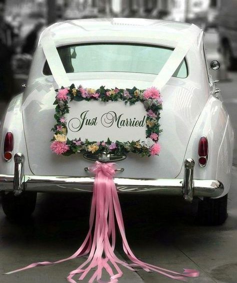 Wedding Car Deco, Wedding Getaway Car, Just Married Sign, Just Married Car, Vintage Rolls Royce, Bridal Car, Wedding Car Decorations, Car Deco, Car Decorations