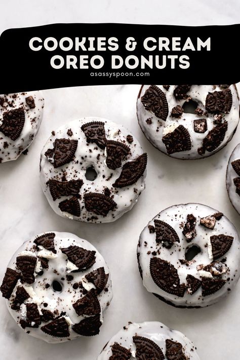 Soft, fluffy, baked chocolate cookies and cream Oreo donuts topped with a deliciously thick cream cheese icing and crushed Oreos! Donut Icing, Oreo Cookie Dough, Oreo Donuts, Dairy Free Muffins, Breakfast Donuts, Donut Flavors, Donut Toppings, Recipes With Whipping Cream, Donut Dessert