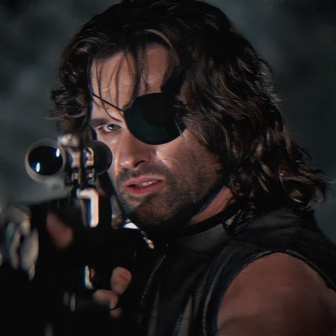 Snake Plissken Escape From New York, Snake Plissken Art, Kurt Russell 80s, Kurt Russell The Thing, 90s Action Movies, Goldie Hawn Kurt Russell, Snake Plissken, The Thing 1982, Happy New Year Photo