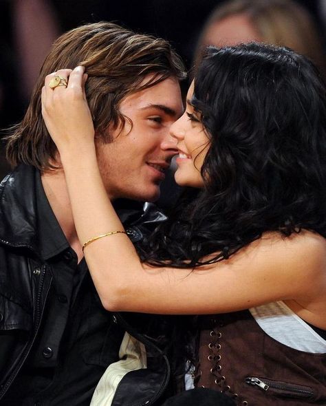 Zac Efron And Vanessa Hudgens, Zac Efron Vanessa Hudgens, Zac And Vanessa, Troy And Gabriella, Zac Efron And Vanessa, High School Musical 3, High School Music, Zac Efron, Vanessa Hudgens