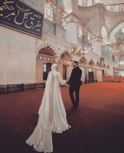 Simple Islamic Wedding, Mosque Nikkah, Nikah Photoshoot, Masjid Nikkah, Islam Wedding, Board Themes, Central Mosque, Muslim Wedding Photography, Vision 2025