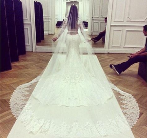 kim-kardashian-lace-cathedral-wedding-veil Kim Kardashian Wedding Dress, Givenchy Wedding Dress, Kanye West Wedding, Kate Wedding Dress, Kim Kardashian Wedding, Kardashian Wedding, Famous Wedding Dresses, Long Sleeve Wedding Gowns, Celebrity Wedding Dresses