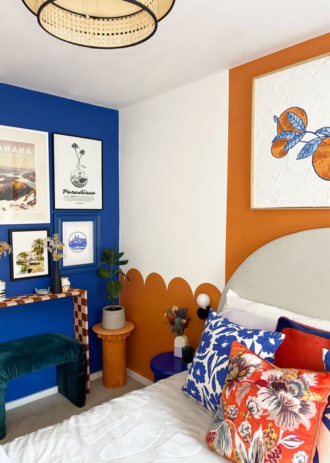 60s Bedroom Decor, 60s Bedroom, Peach Bedroom, Blue Room Decor, Orange Rooms, Bedroom Orange, Bedroom Decor Inspiration, Therapy Room, Blue Rooms