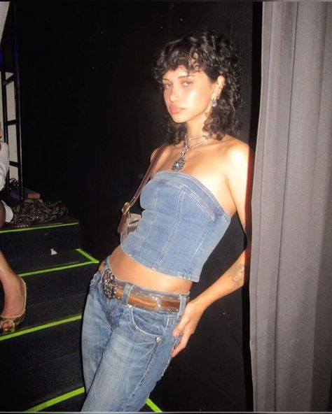 Double denim summer outfit Cowboy Outfits For Women Party, Bandeau Top Outfit, Jean Tube Top, Denim Outfit Aesthetic, All Denim Outfit, Cowboy Outfits For Women, All Denim Outfits, Denim Tube Top, Tube Top Outfits