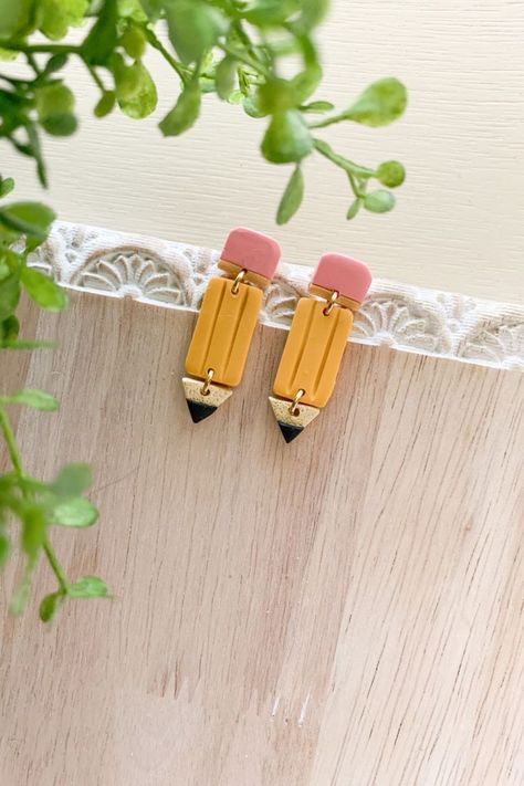 Yellow Statement Earrings, Diy Earrings Polymer Clay, Handmade Clay Jewelry, Clay Texture, Polymer Earrings, School Jewelry, Polymer Crafts, Q Tip, Cute Polymer Clay